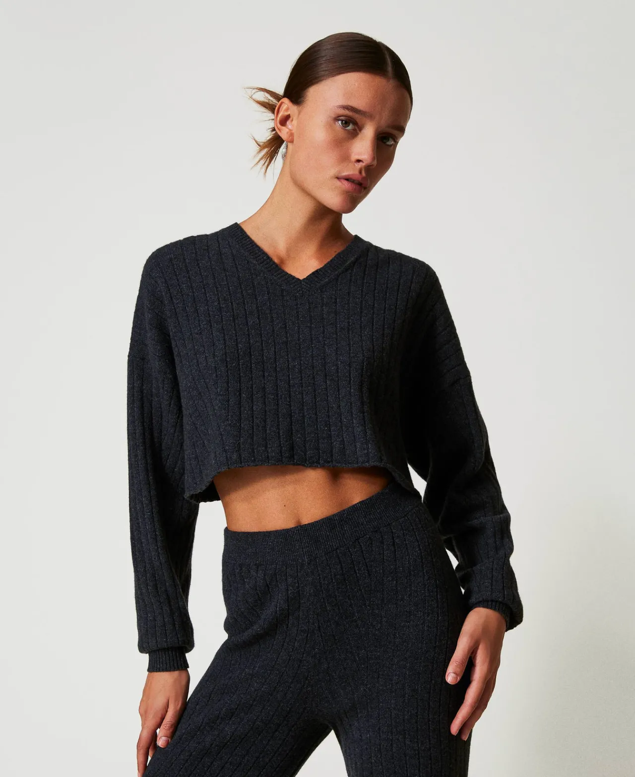 pull_cropped_en_laine_mla_0.webp Pulls Et Cardigans*TWINSET Milano Pull Cropped En Laine Mélangée Gris Anthracite Chiné