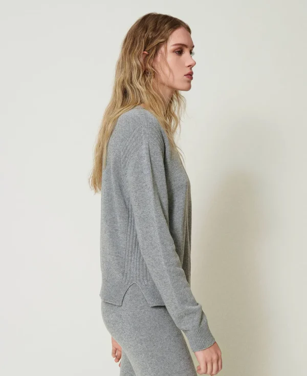 pull_en_laine_mlange_avec_2-4.webp Pulls Et Cardigans*TWINSET Milano Pull En Laine Mélangée Avec Logo Brodé Gris Chiné Foncé