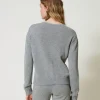 pull_en_laine_mlange_avec_3-4.webp Pulls Et Cardigans*TWINSET Milano Pull En Laine Mélangée Avec Logo Brodé Gris Chiné Foncé