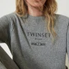 pull_en_laine_mlange_avec_4-4.webp Pulls Et Cardigans*TWINSET Milano Pull En Laine Mélangée Avec Logo Brodé Gris Chiné Foncé