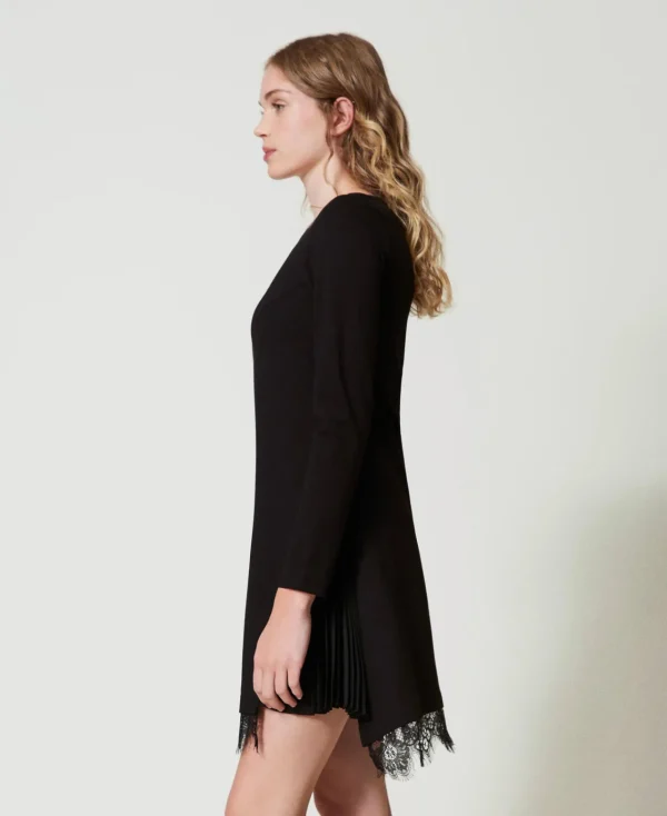 robe_courte_avec_dentelle_0.webp Robes Courtes*TWINSET Milano Robe Courte Avec Dentelle Noir