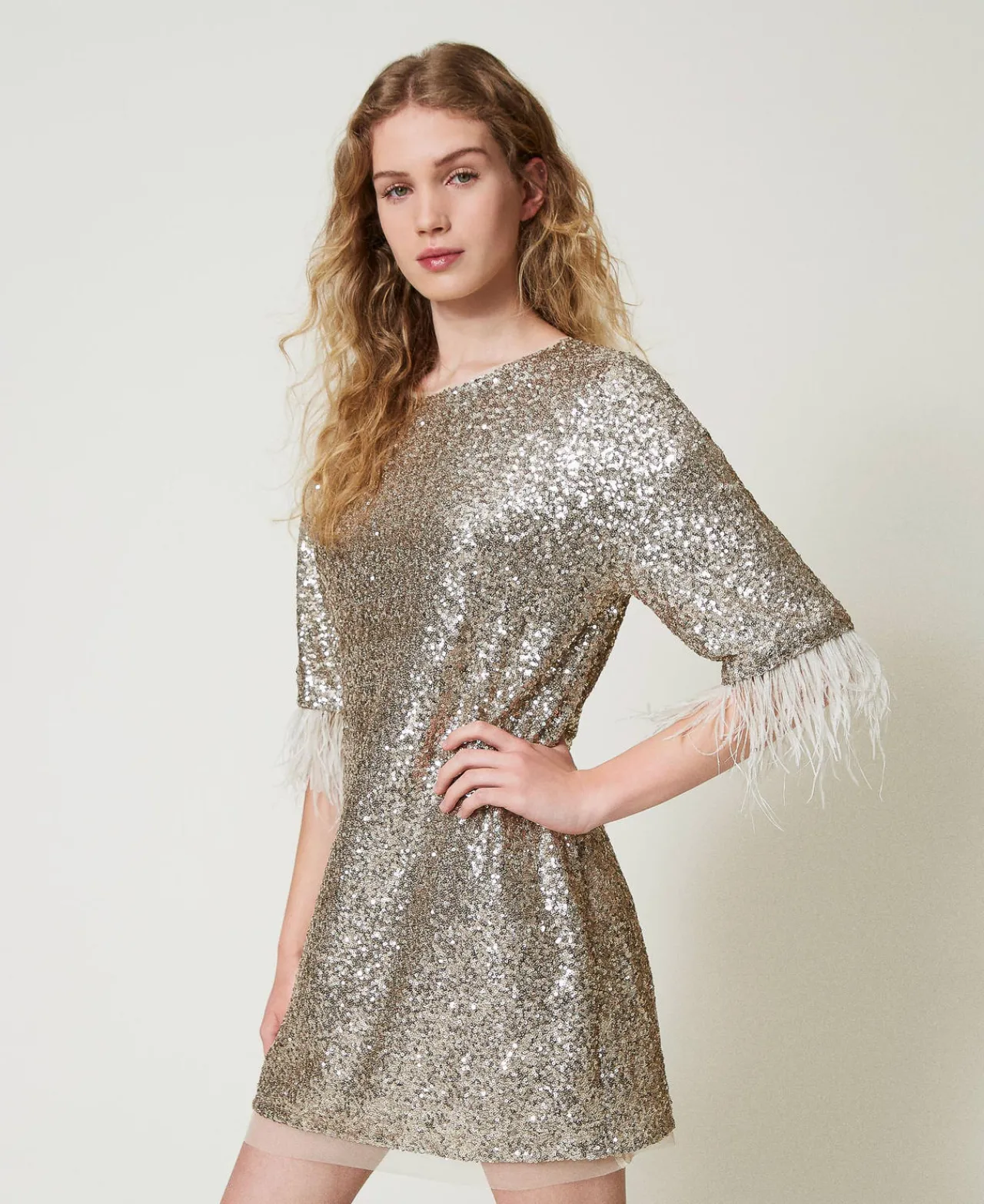 robe_courte_avec_sequins__0.webp Robes De Cérémonie | Robes Courtes*TWINSET Milano Robe Courte Avec Sequins All-over Platine
