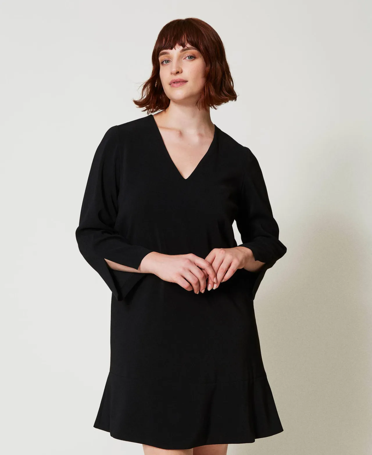 robe_courte_avec_volant_e_0.webp Robes De Cérémonie | Robes Courtes*TWINSET Milano Robe Courte Avec Volant Et Chaîne Oval T Noir