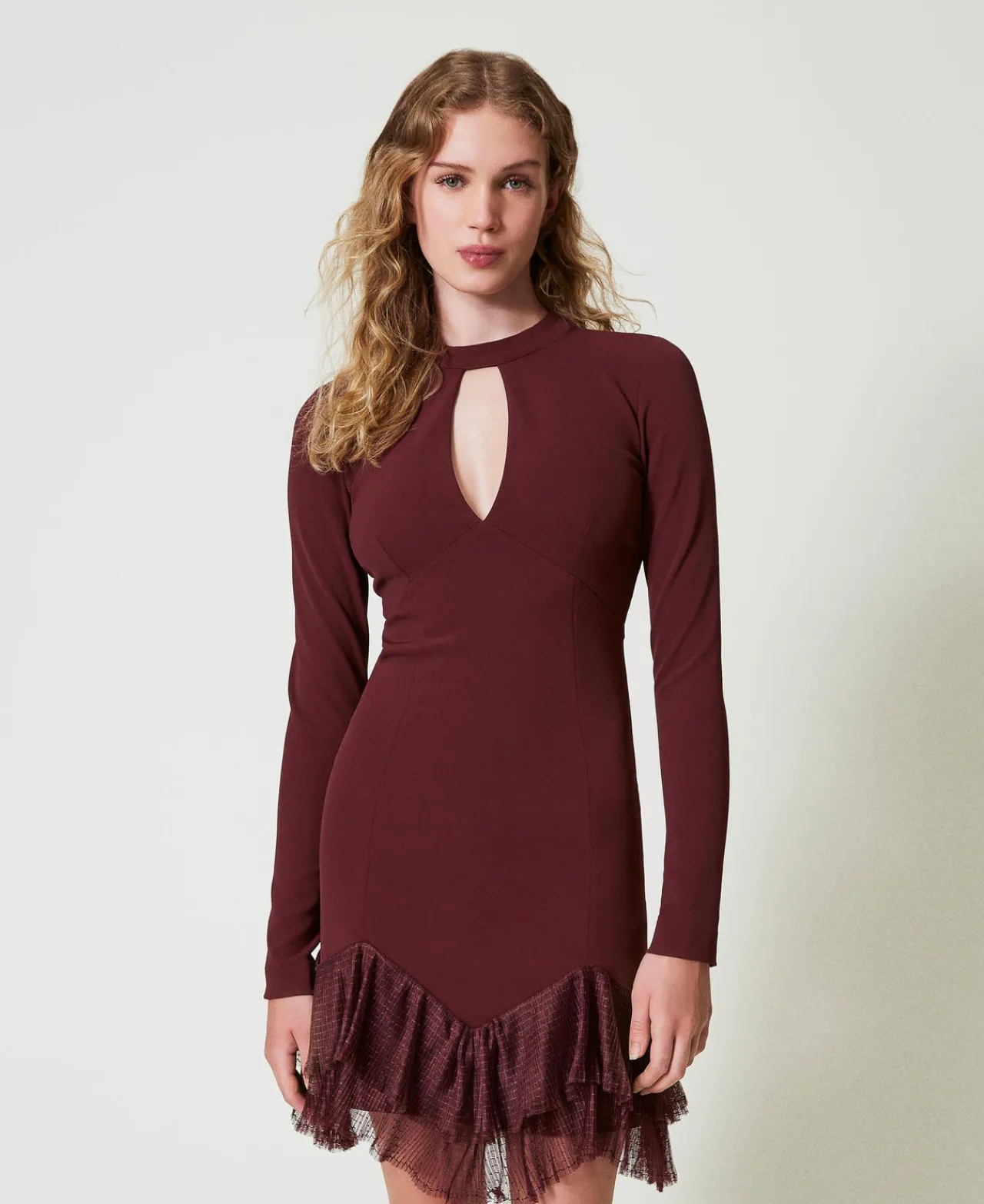 robe_courte_avec_volants__0.webp Robes Élégantes | Robes Courtes*TWINSET Milano Robe Courte Avec Volants Plissés En Tulle Rouge « Plum Wine »
