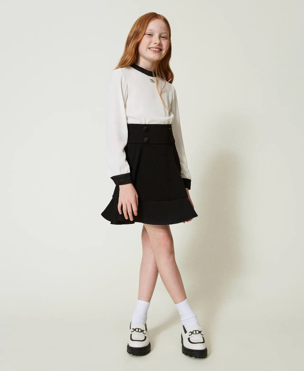 robe_courte_en_crpe_de_ch_0-2.webp Robes*TWINSET Milano Robe Courte En Crêpe De Chine Et Flanelle Bicolore Blanc Cassé / Noir