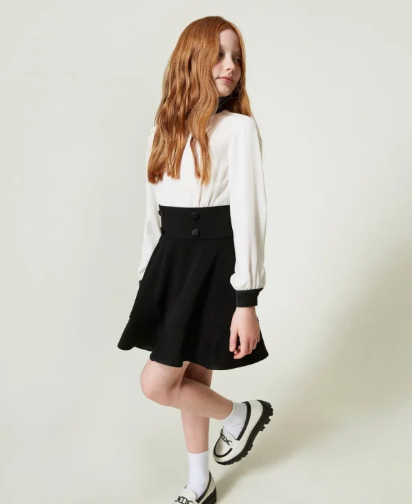 robe_courte_en_crpe_de_ch_2-2.webp Robes*TWINSET Milano Robe Courte En Crêpe De Chine Et Flanelle Bicolore Blanc Cassé / Noir