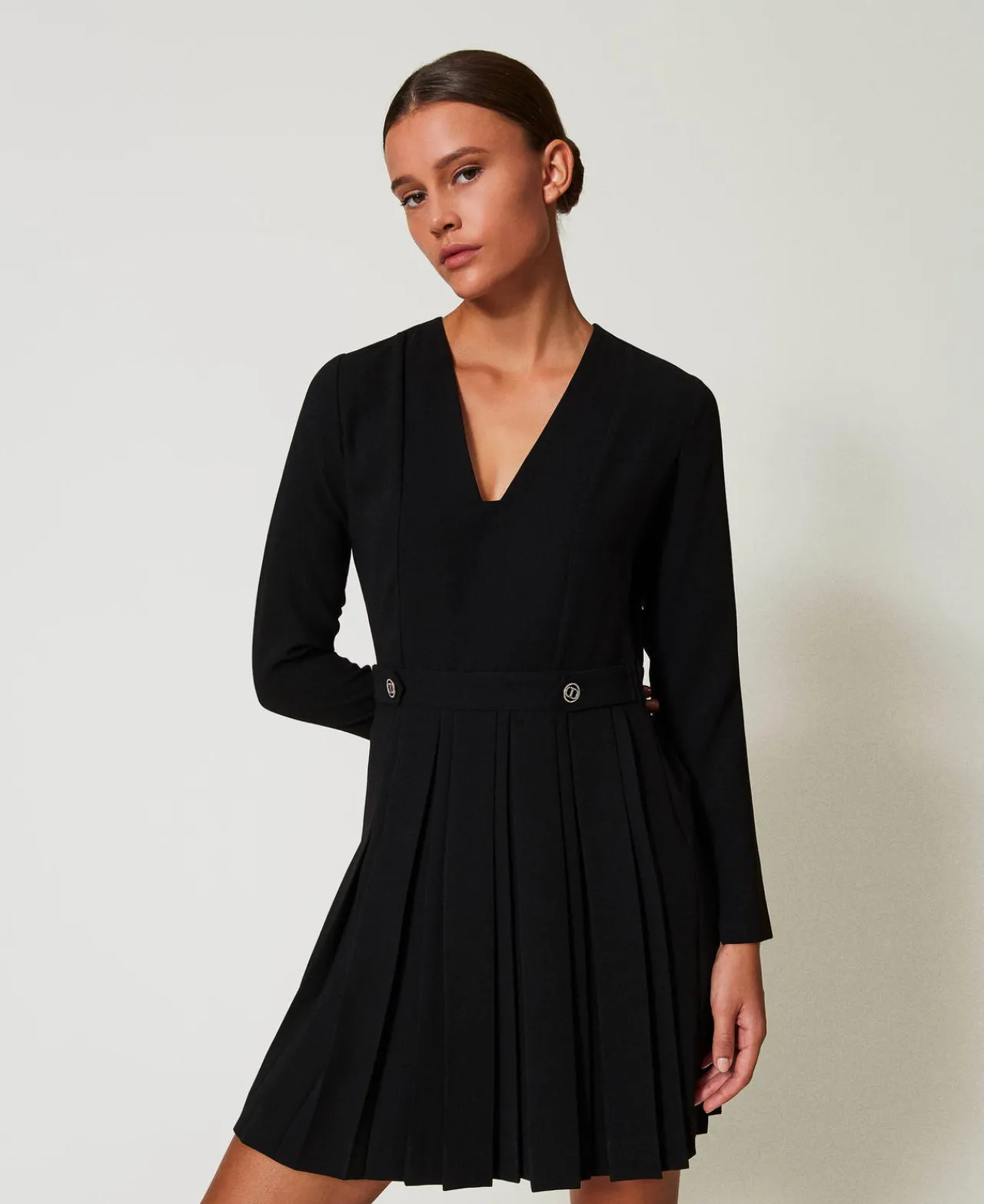robe_courte_en_crpe_pliss_0.webp Robes De Cérémonie | Robes Courtes*TWINSET Milano Robe Courte En Crêpe Plissé Avec Boutons Noir