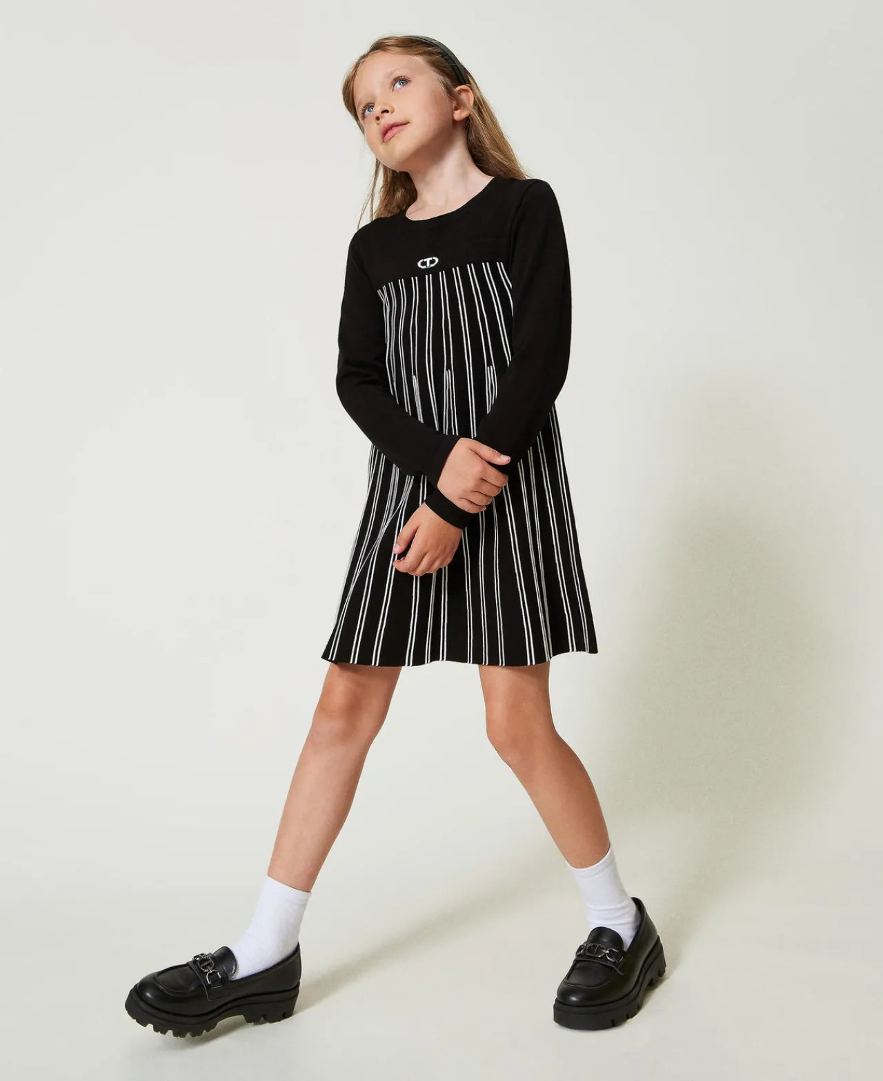 robe_courte_en_maille_ave_0-7.webp Robes*TWINSET Milano Robe Courte En Maille Avec Rayures Plissées Bicolore Noir / Blanc Cassé