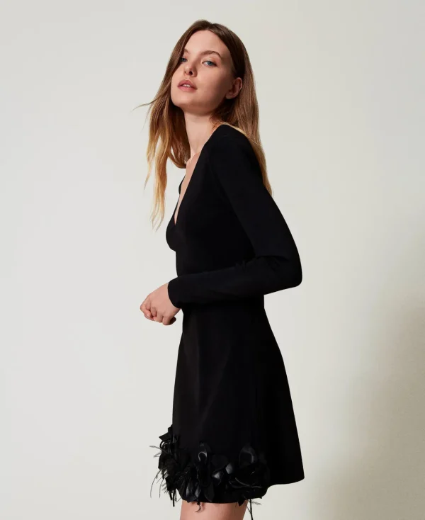 robe_courte_en_maille_ave_2.webp Robes En Maille | Robes Courtes*TWINSET Milano Robe Courte En Maille Avec Fleurs Et Plumes Noir