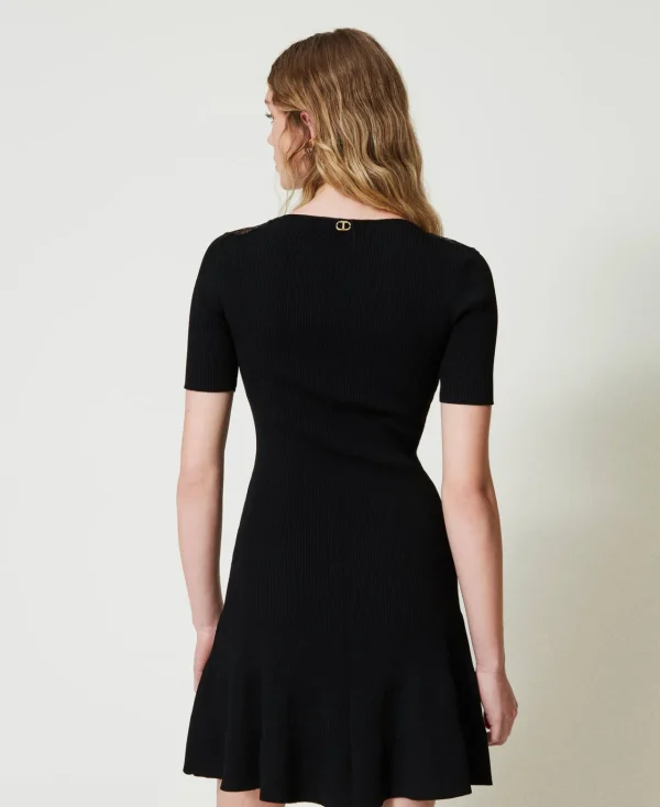 robe_courte_en_maille_ave_3-5.webp Robes De Cérémonie | Robes Élégantes*TWINSET Milano Robe Courte En Maille Avec Dentelle Noir