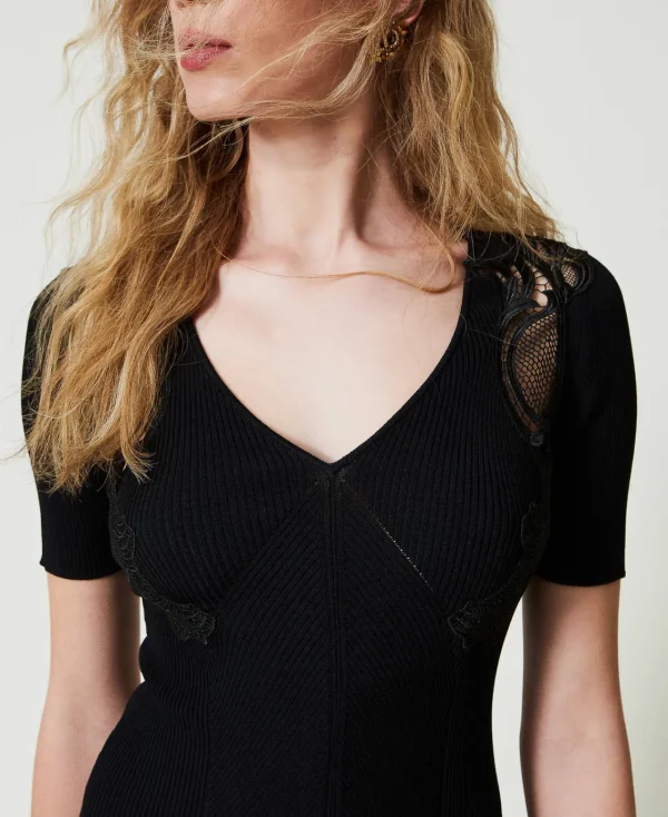 robe_courte_en_maille_ave_4-5.webp Robes De Cérémonie | Robes Élégantes*TWINSET Milano Robe Courte En Maille Avec Dentelle Noir