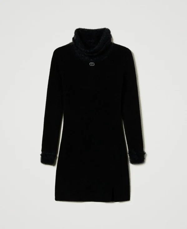robe_courte_en_maille_eff_1.webp Robes*TWINSET Milano Robe Courte En Maille Effet Fourrure Noir