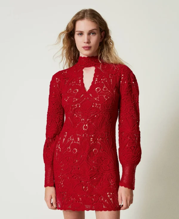 robe_courte_en_maille_flo_2.webp Robes De Cérémonie | Robes Élégantes*TWINSET Milano Robe Courte En Maille Florale Au Crochet Rouge Vénitien