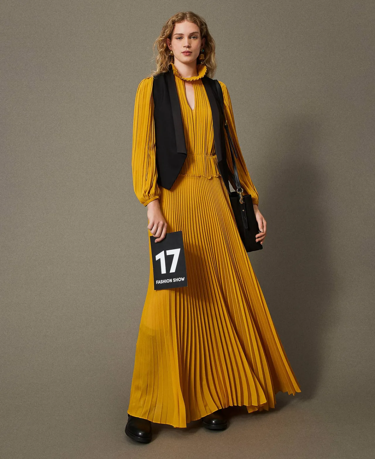robe_longue_en_crpe_georg_0-2.webp Robes De Cérémonie | Robes Élégantes*TWINSET Milano Robe Longue En Crêpe Georgette Plissé Jaune Ocre
