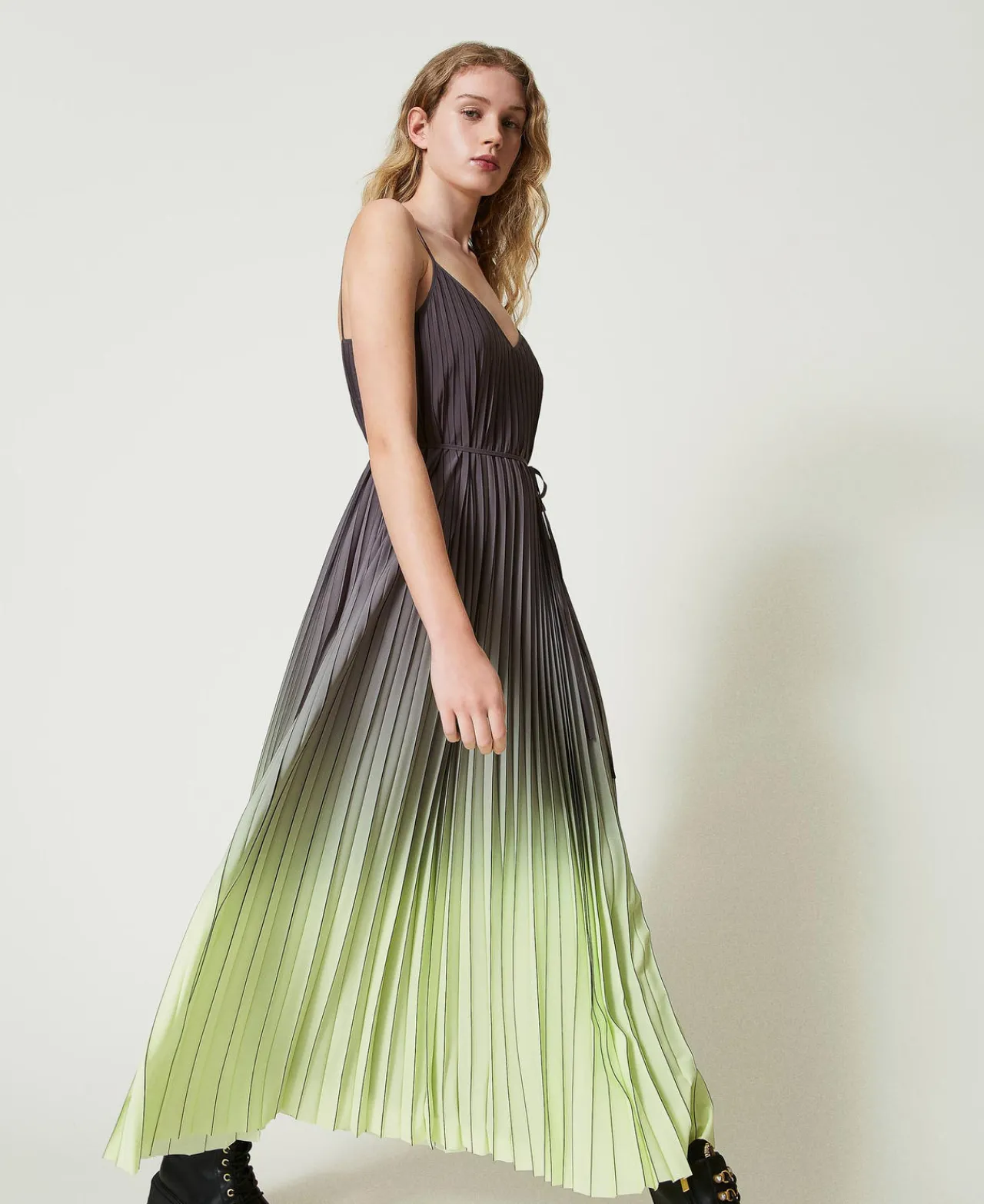 robe_longue_en_crpe_georg_0.webp Robes De Cérémonie | Robes Élégantes*TWINSET Milano Robe Longue En Crêpe Georgette Plissé Imprimé Bicolore Gris « Blackened Pearl »/Vert « Soft Lime »
