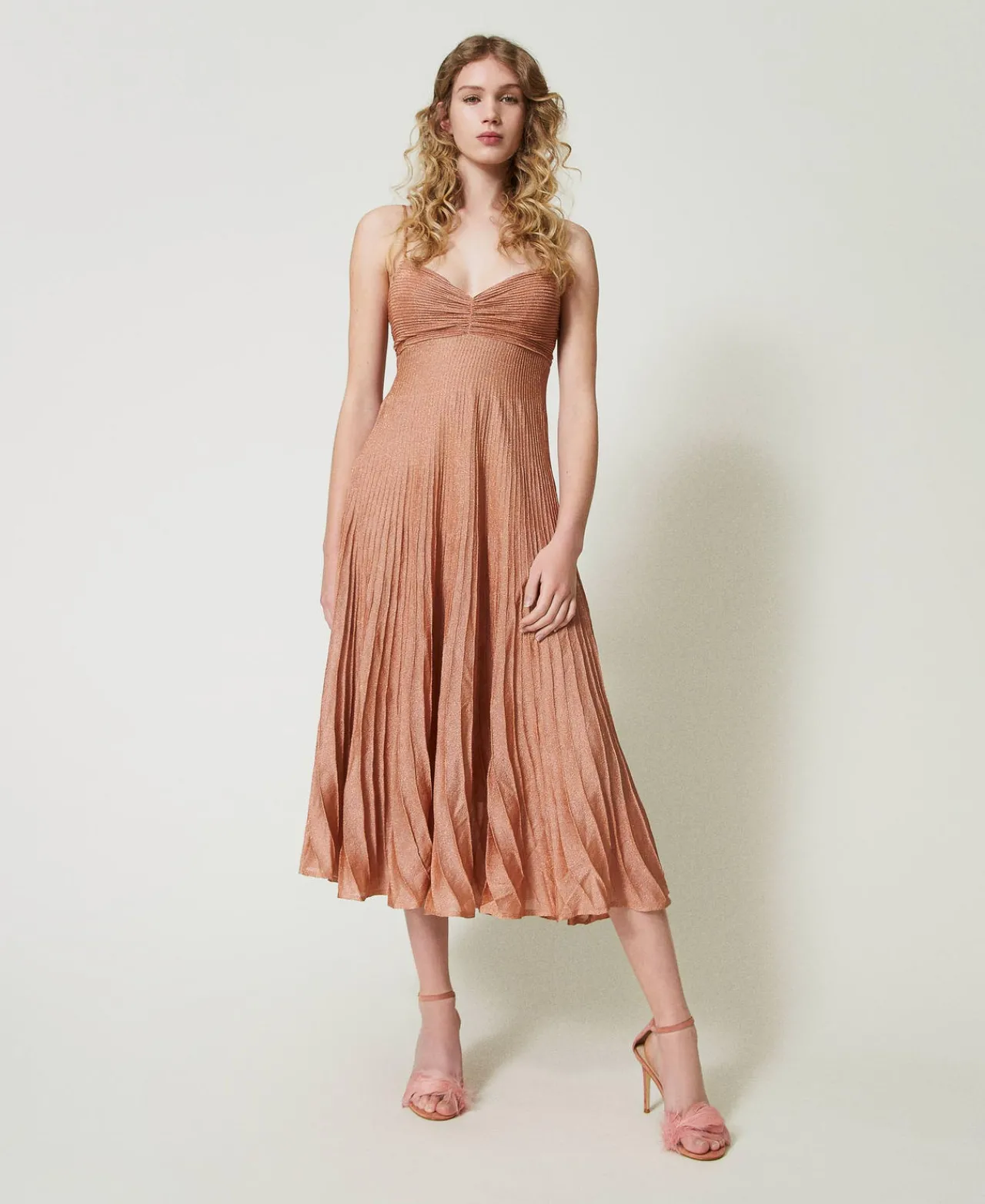 robe_longue_en_maille_lur_0.webp Robes De Cérémonie | Robes Élégantes*TWINSET Milano Robe Longue En Maille Lurex Plissée Coral Bead Lurex