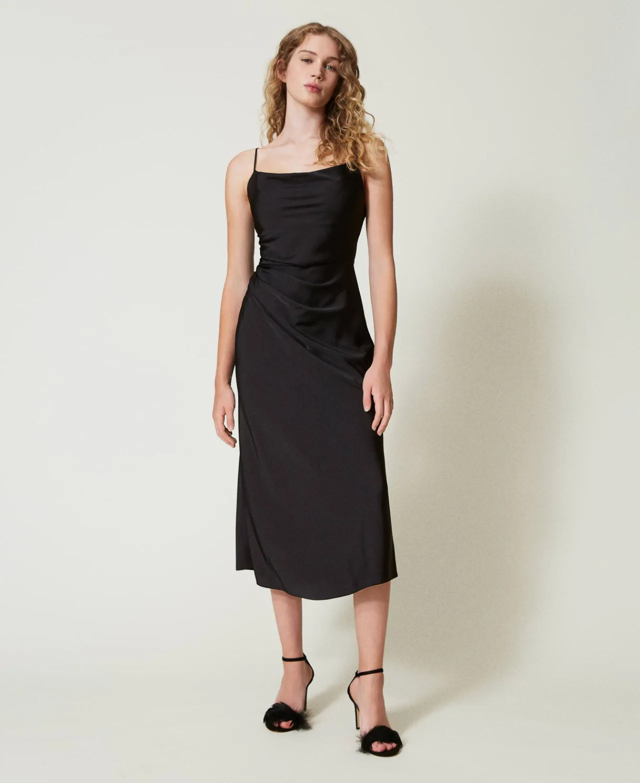 robe_midi_en_satin_avec_d_0.webp Robes De Cérémonie | Robes Midi*TWINSET Milano Robe Midi En Satin Avec Drapé Noir