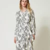 robe_midi_jacquard_avec_i_2.webp Robes De Cérémonie | Robes Midi*TWINSET Milano Robe Midi Jacquard Avec Imprimé Jaguar Imprimé Jaguars Noir/Blanc Neige