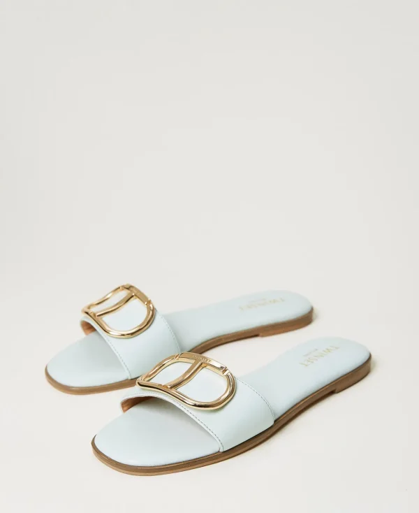 sandales_slides_en_cuir_a_2.webp Chaussures Plates | Escarpins Et Sandales*TWINSET Milano Sandales Slides En Cuir Avec Oval T Vert Agave
