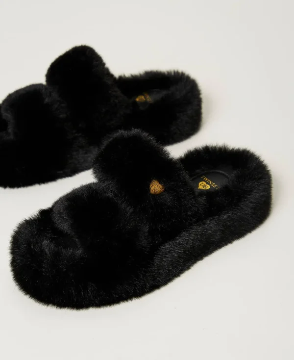 sandales_slides_en_fausse_2.webp Escarpins Et Sandales | Chaussures Plates*TWINSET Milano Sandales Slides En Fausse Fourrure Noir