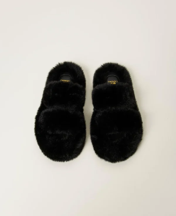 sandales_slides_en_fausse_4.webp Escarpins Et Sandales | Chaussures Plates*TWINSET Milano Sandales Slides En Fausse Fourrure Noir