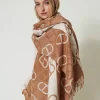 tole_en_drap_jacquard_ave_1.webp Écharpes*TWINSET Milano Étole En Drap Jacquard Avec Oval T Jacquard Oval T Marron « Sandy Brown »