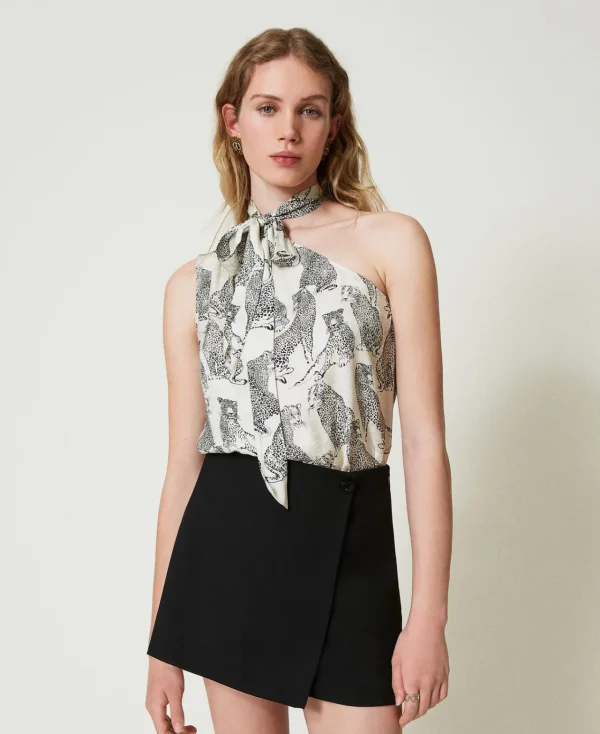 top_asymtrique_jacquard_a_2.webp T-Shirts Et Tops*TWINSET Milano Top Asymétrique Jacquard Avec Imprimé Jaguar Imprimé Jaguars Noir/Blanc Neige
