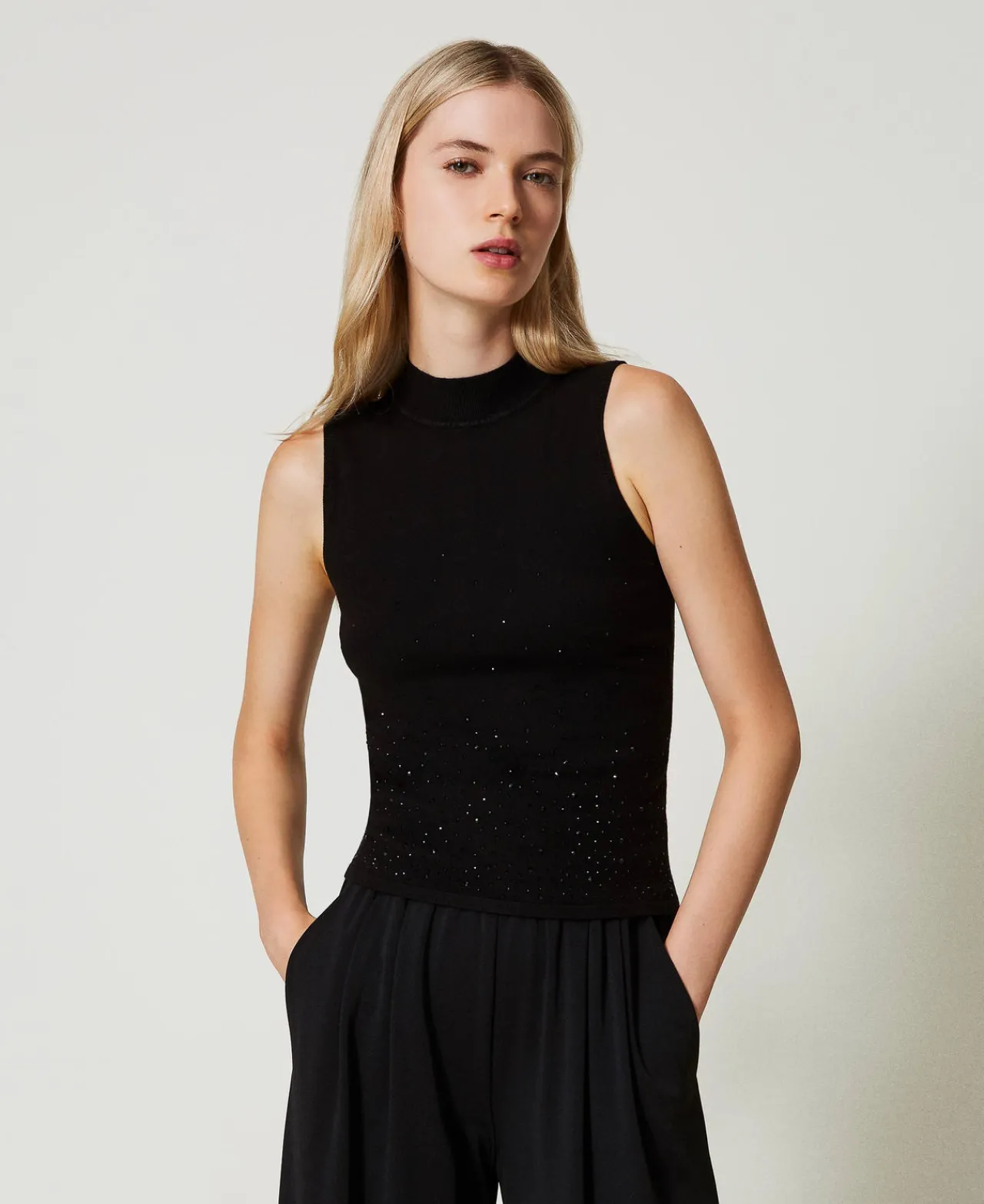 top_en_maille_avec_strass_0.webp T-Shirts Et Tops*TWINSET Milano Top En Maille Avec Strass Dégradés Noir
