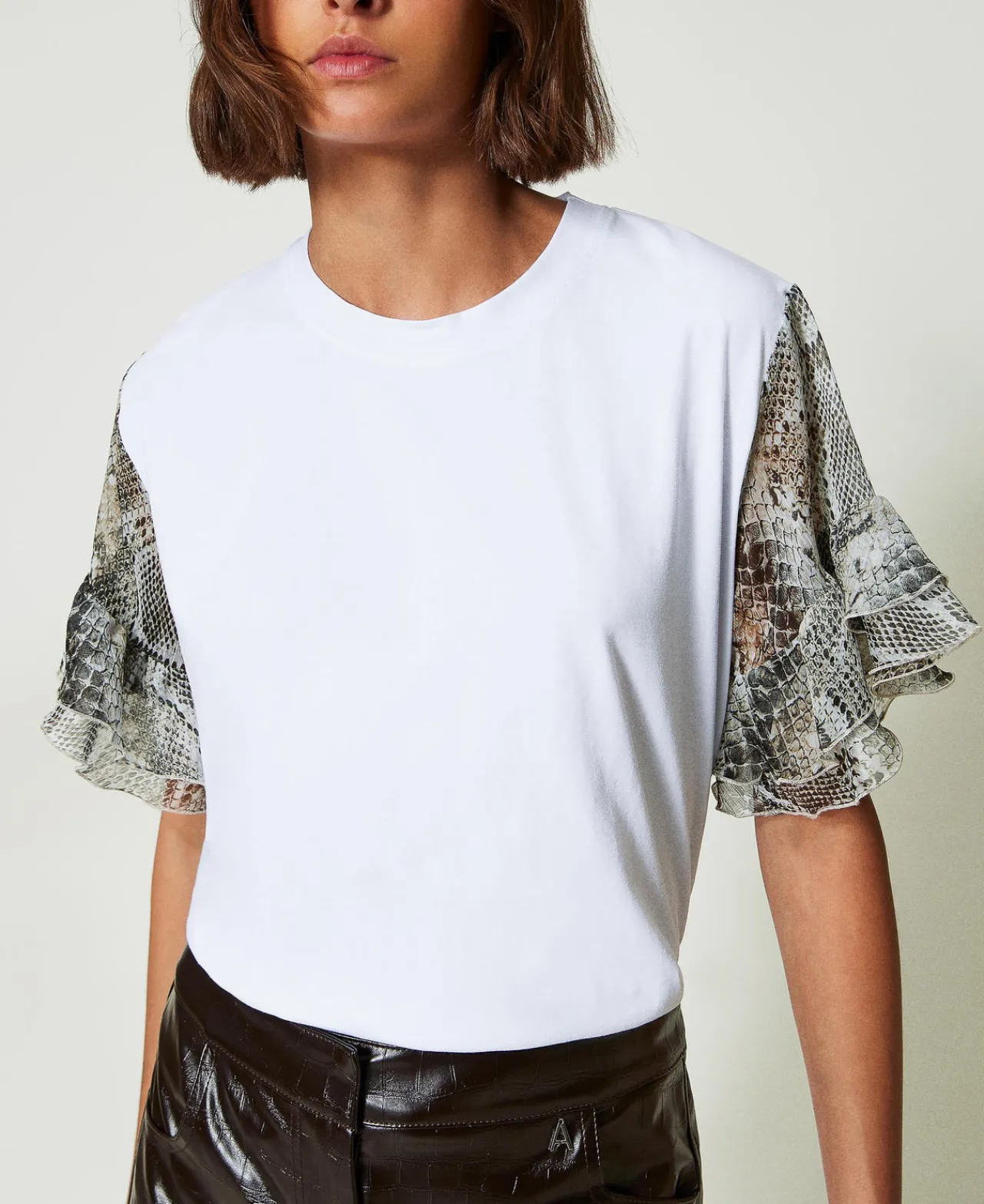 tshirt_avec_manches_ornes_0.webp T-Shirts Et Tops*TWINSET Milano T-shirt Avec Manches Ornées D’un Imprimé Serpent Bicolore Blanc « Papers »/Imprimé Soft Serpent