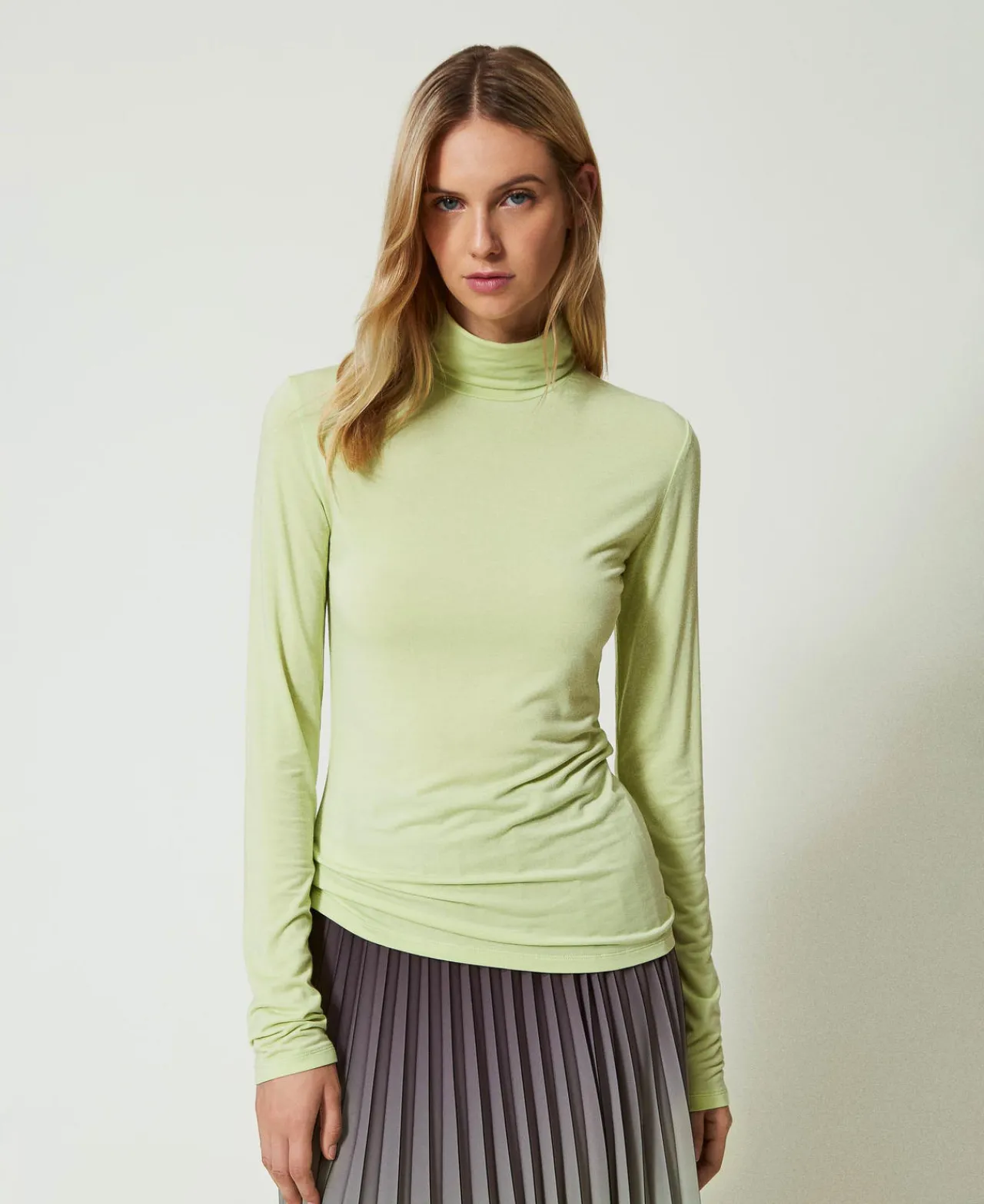 tshirt_col_roul_avec_brod_0.webp T-Shirts Et Tops*TWINSET Milano T-shirt Col Roulé Avec Broderie Siglée Vert « Soft Lime »