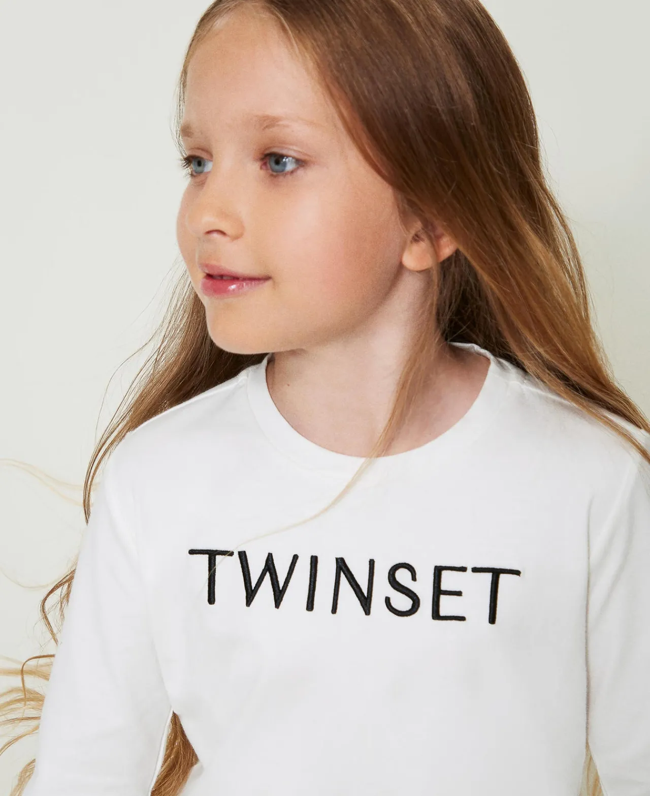 tshirt_cropped_avec_logo__0-1.webp T-Shirts Et Tops*TWINSET Milano T-shirt Cropped Avec Logo Brodé Bicolore Blanc Cassé / Noir